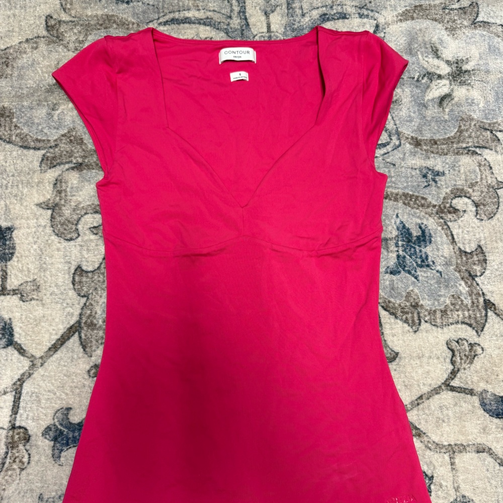 Aritzia Short Sleeve V-Neck Top in Bright Fuchsia